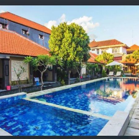 Gora Beach Inn Kuta  Exterior photo
