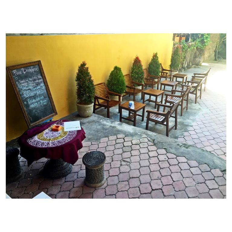 Gora Beach Inn Kuta  Exterior photo