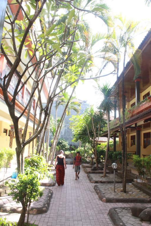 Gora Beach Inn Kuta  Room photo