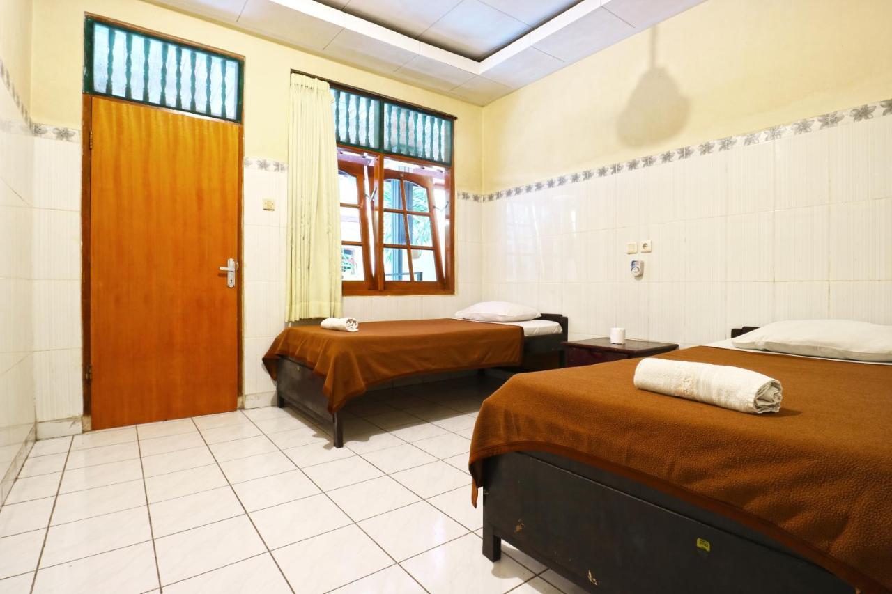 Gora Beach Inn Kuta  Exterior photo